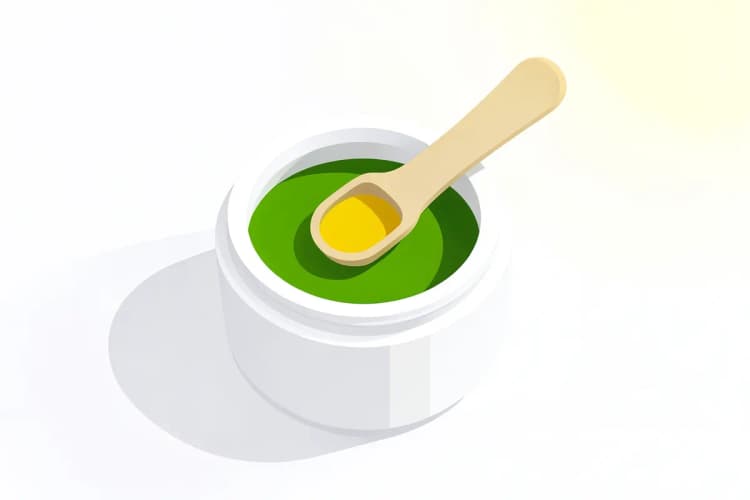 Pote de suplemento de colágeno aberto, com pó branco dentro e uma colher medidora ao lado, em um fundo claro.